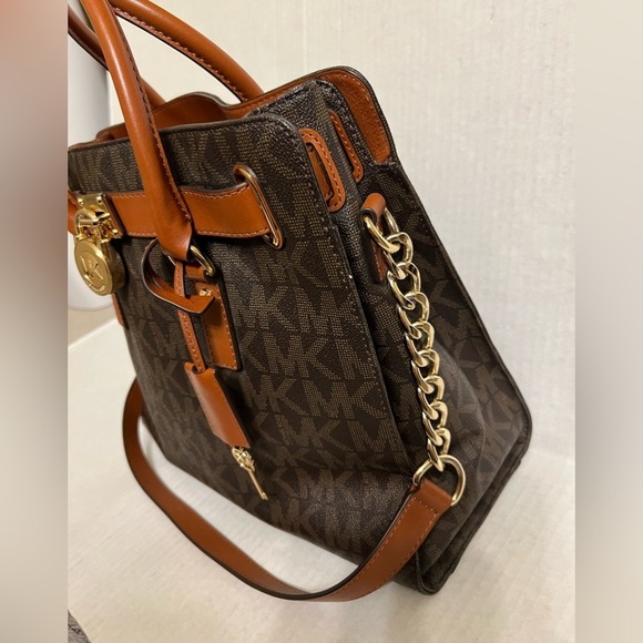 Michael Kors Large Hamilton Bag - Picture 9 of 16